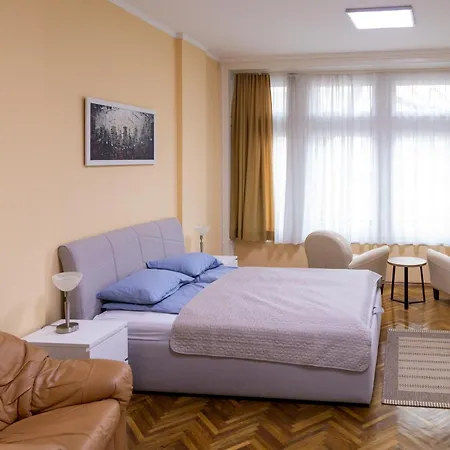 Prica アパート スボティツァ